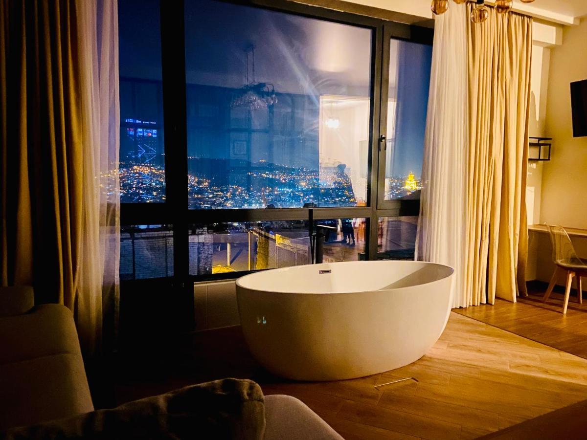 Luxury Apartment In Old Tbilisi With Terrace Екстериор снимка
