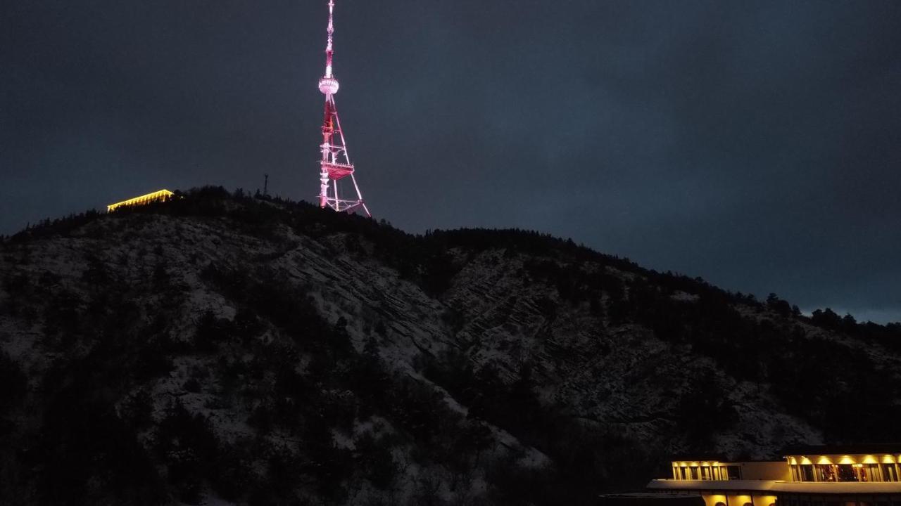 Luxury Apartment In Old Tbilisi With Terrace Екстериор снимка