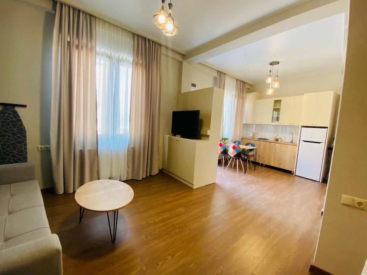 Luxury Apartment In Old Tbilisi With Terrace Екстериор снимка